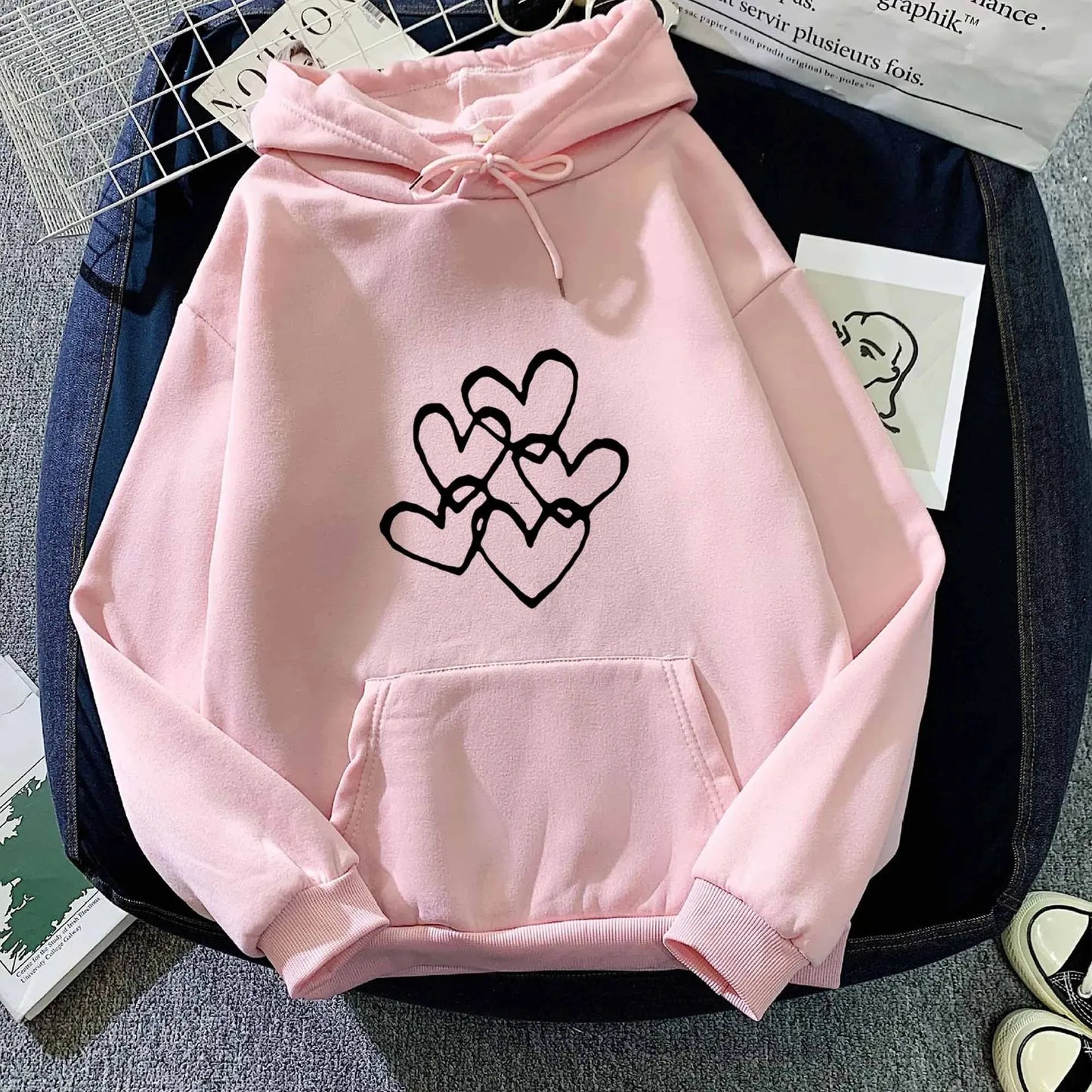 Heart Hoodie - Trendigt Hjärttryck för Unisex Stil och Komfort